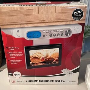 NWT FROM Macy’s GPX Under Cabinet LCD TV AM FM Stereo Clock Timer & Alarm + More